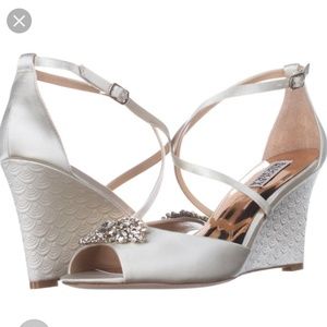 NEW Badgley Mischka "Abigail" Ivory Bridal Wedges